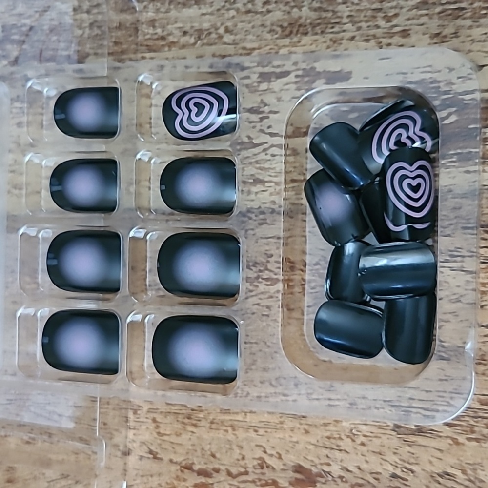 2/$16 Pink Hearts Press On Nails - Picture 11 of 13